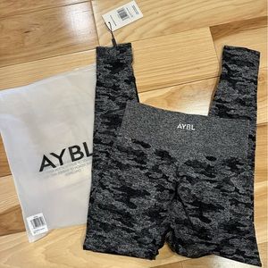 Aybl Evolve Black Camo Seamless Leggings size S